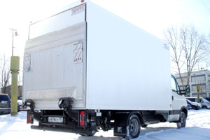 грузовой на 2-3 тонны с гидролифтом